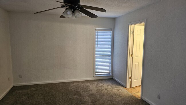 Building Photo - 2662 E Silk Oak Dr