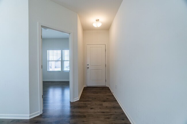 Building Photo - Stylish home in Reedy Fork!