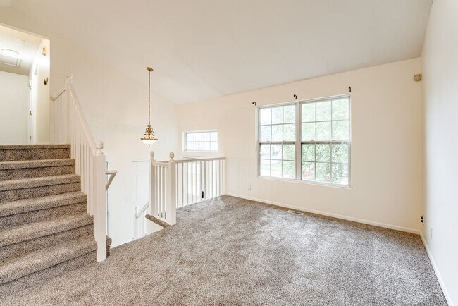 Building Photo - Well-Designed 3-Bedroom in Prime West Omah...