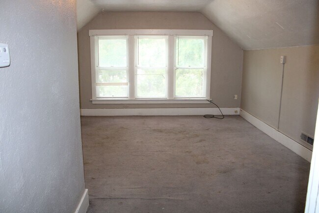 Building Photo - Sixteenth 340 N