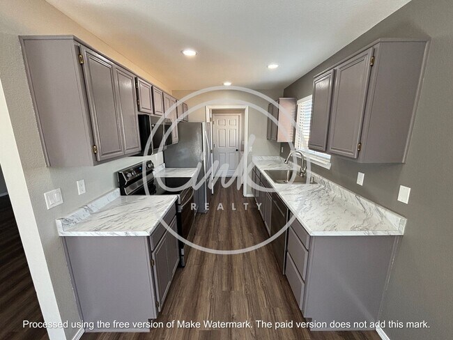 Building Photo - Newly updated Chichester Estates home