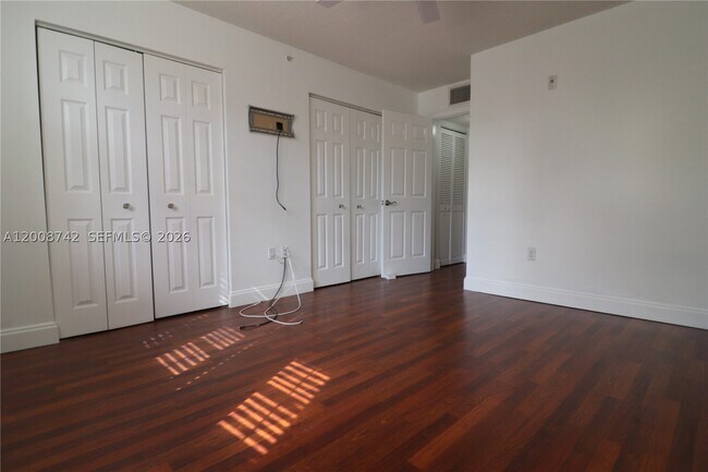 Foto del edificio - 4836 N State Rd 7