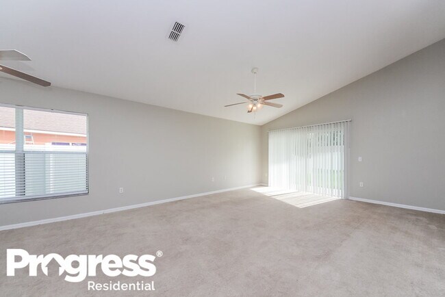 Foto del edificio - 1330 Creekview Ct
