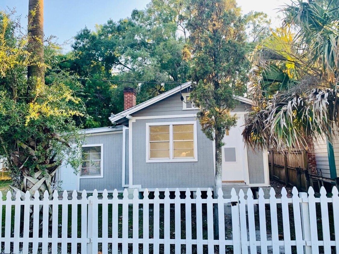 Primary Photo - 846 Baker Ave