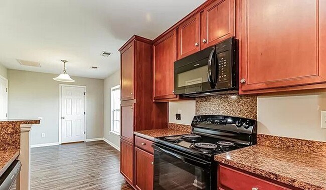 Building Photo - 399 Lakewind Dr