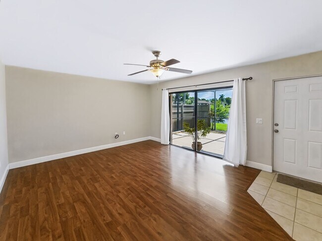 Foto del edificio - 128 Lake Point Ln