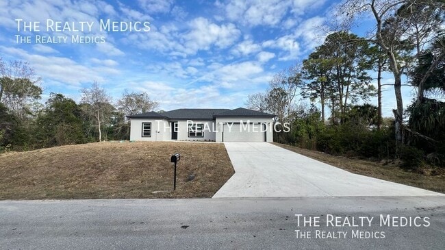 Building Photo - 1651 Welland St SE