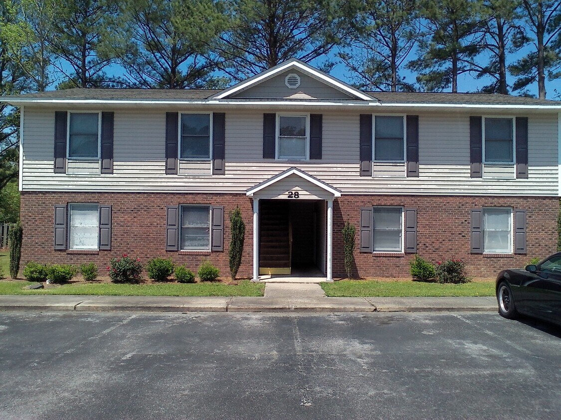 Foto principal - 2 Bedroom, 1 bath apartment - Downstairs Unit
