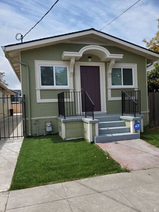 Primary Photo - Fully Remodel the entire house with 3 bedr...