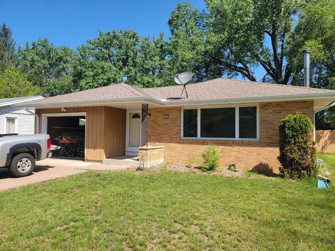 Primary Photo - Single Family Home in Fridley FOR RENT