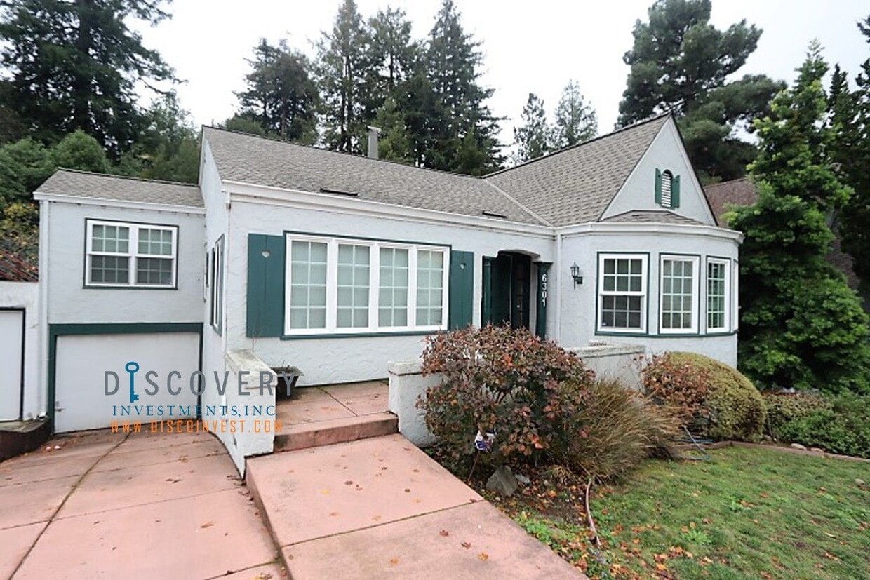 Primary Photo - Upper Rockridge 3 Bedroom Home