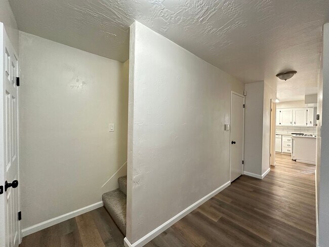 Foto del edificio - Upgraded Corner Townhouse - 2 bed/1.5 bath