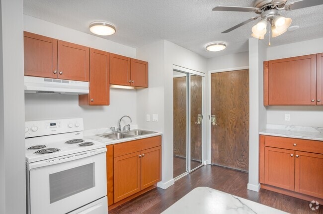 Interior Photo - Edgerton Highlands