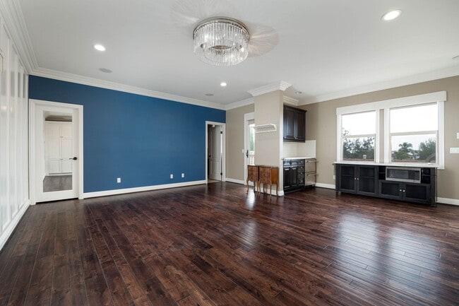 Building Photo - Spacious Studio Located in the Gated Commu...