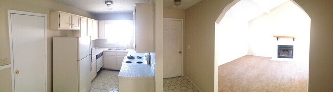 Foto del edificio - 982-984 North Lancelot Avenue