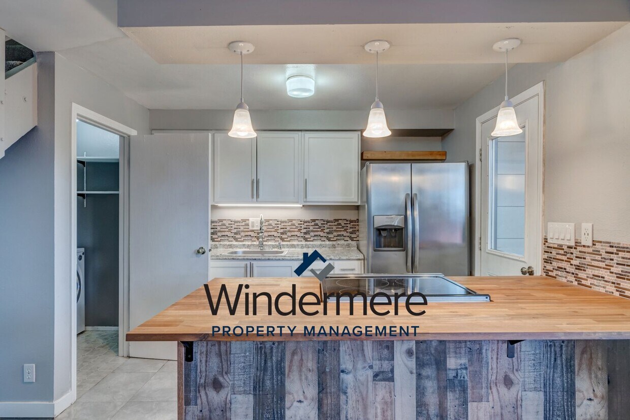 Primary Photo - 2 Bed 2 Bath Townhouse