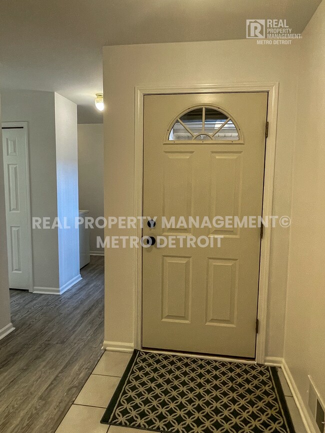 Building Photo - COZY RANCH CONDO