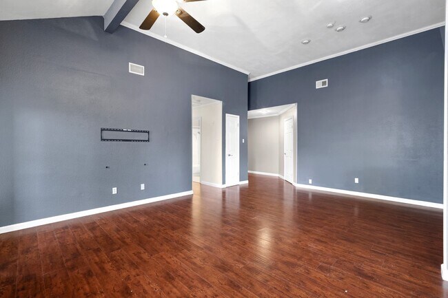 Building Photo - ***APPLICATION CURRENTLY UNDER REVIEW***Up...