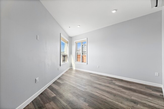 Building Photo - 680 Grand St
