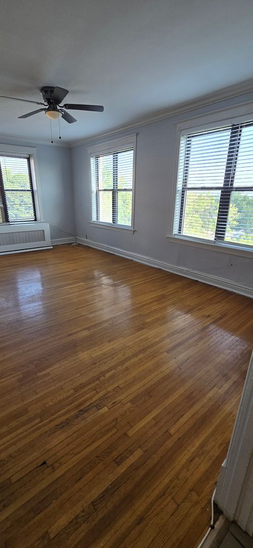 Building Photo - Charming Top Floor Penthouse Condo with Vi...