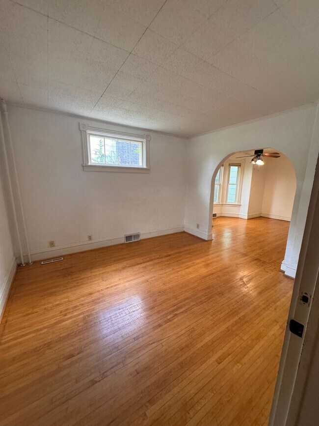 Building Photo - 894 Beech St