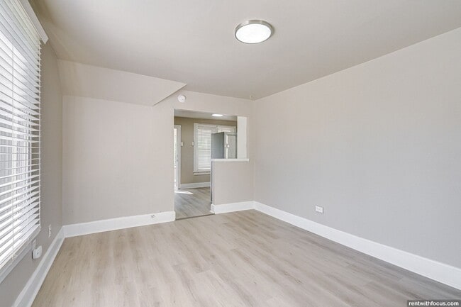 Building Photo - 1111 Oviatt St