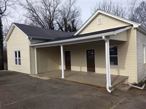 Primary Photo - 102 W Hackberry St
