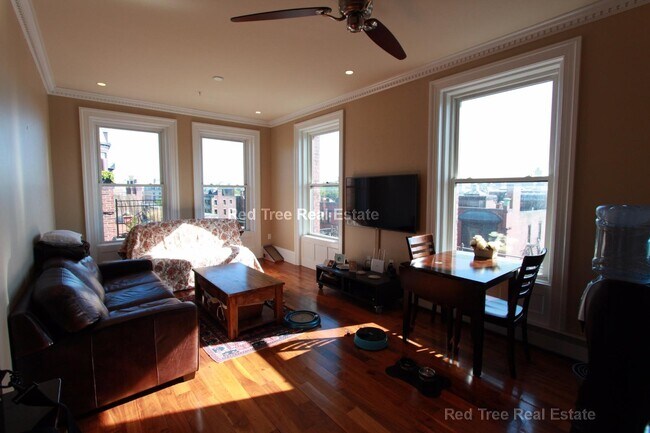 Foto del edificio - 483 Beacon St
