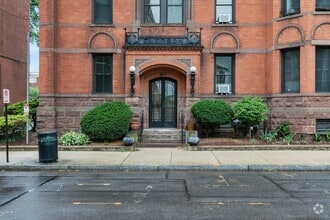 Building Photo - 284 Orange St