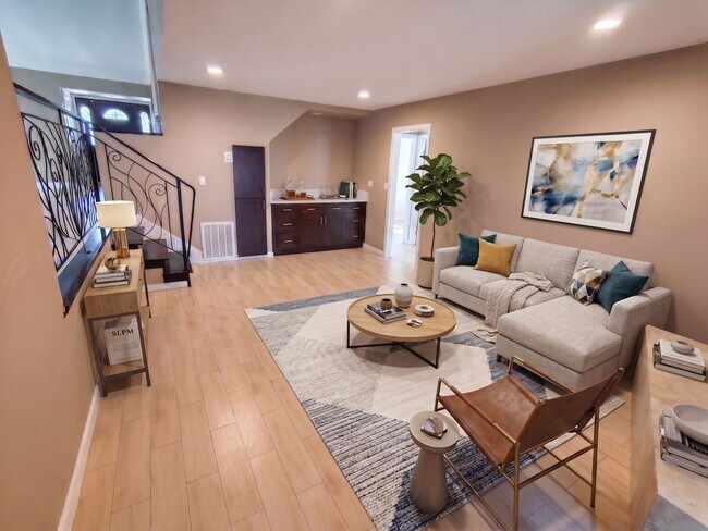 Foto del edificio - Stunning Tudor Home in San Ramon's Twin Creeks Hills