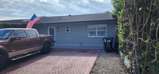 Building Photo - $3,100 13018 SW 49th Ter