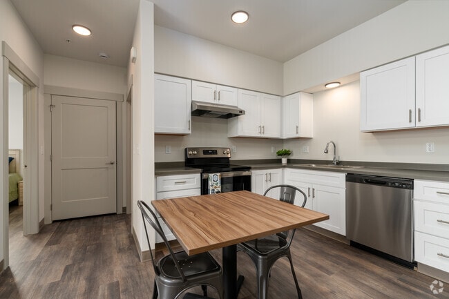 1BR, 1BA - 586SF - Schralpenhaus Apartments