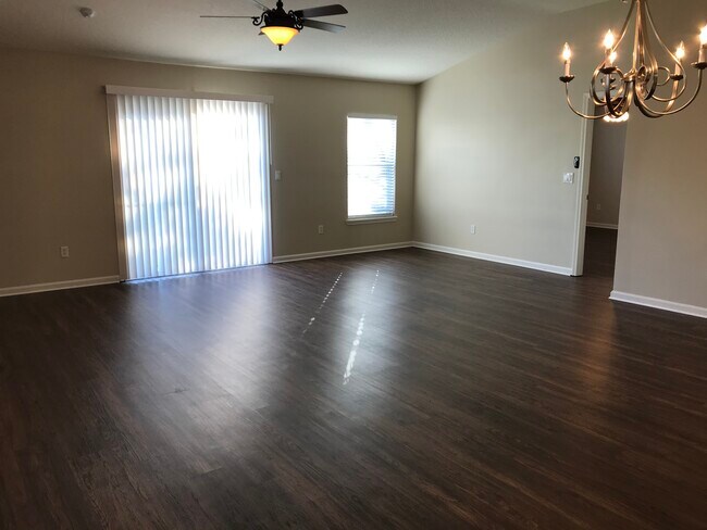 Building Photo - 6407 Silk Leaf Lane