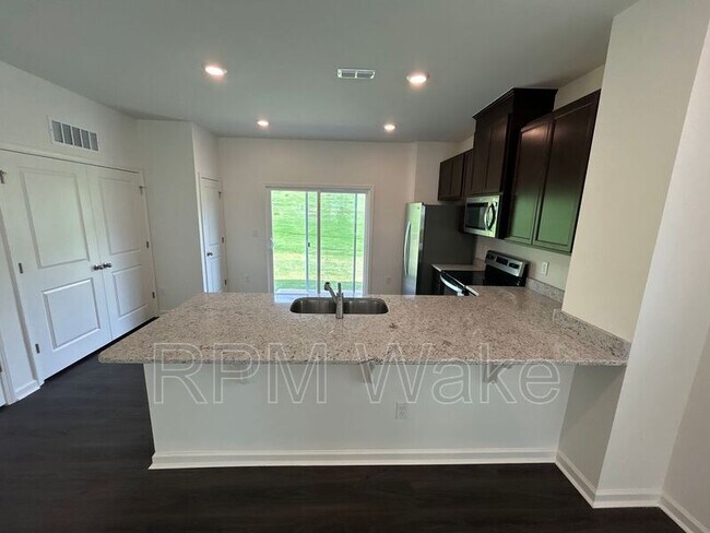 Building Photo - 3051 Spline Cir
