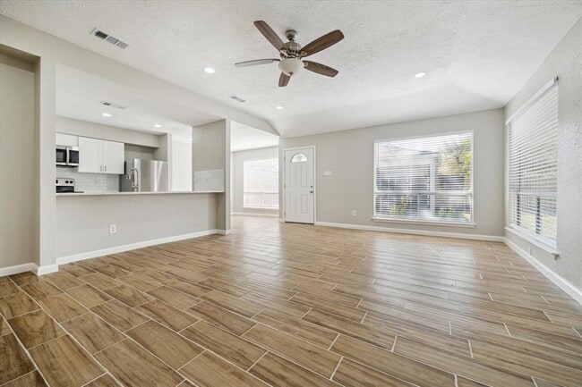 Building Photo - 10914 Berry Tree Dr