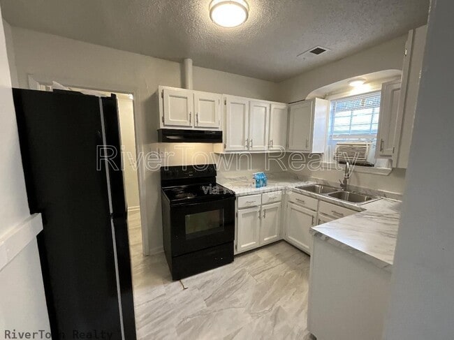 Foto del edificio - 2677 Larose Ave