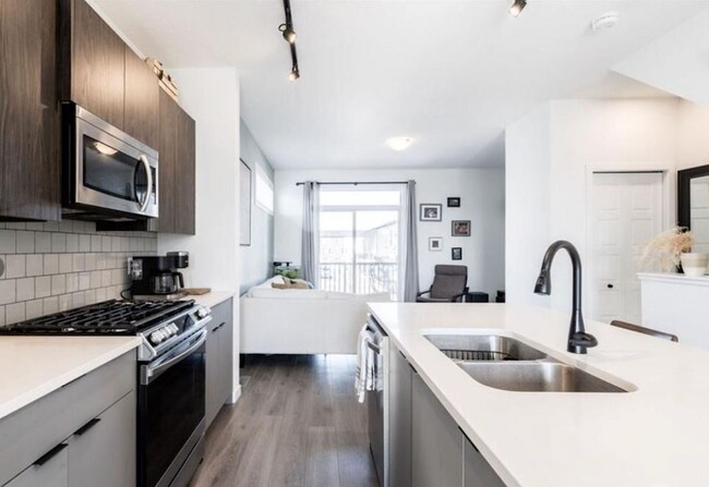 Photo du bâtiment - Modern Living in the Heart of Walden (L968)