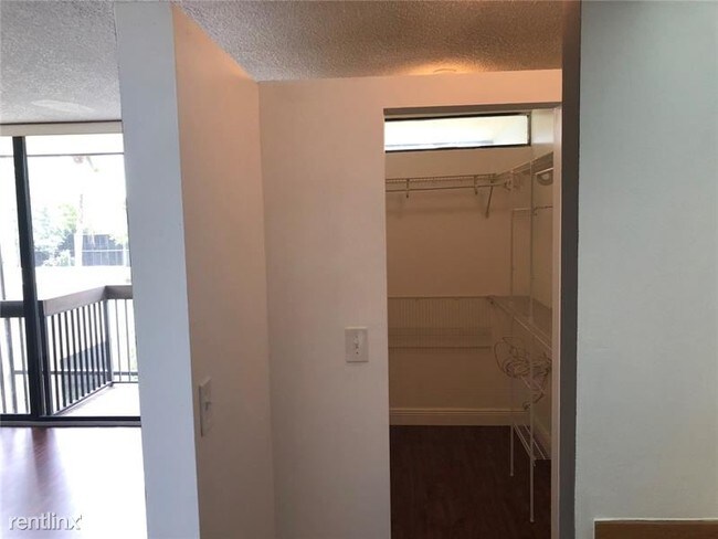 Building Photo - 2 br, 2.5 bath Townhome - The Harvest