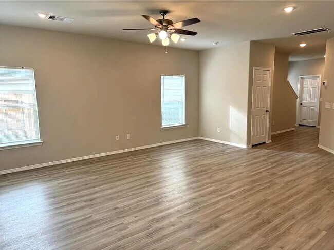 Foto del edificio - 707 Long Cedar Dr