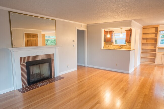 Building Photo - 4216 33rd Ave W