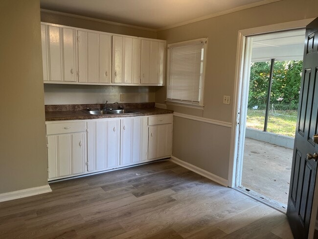 Building Photo - 1171 Sparkle Ave