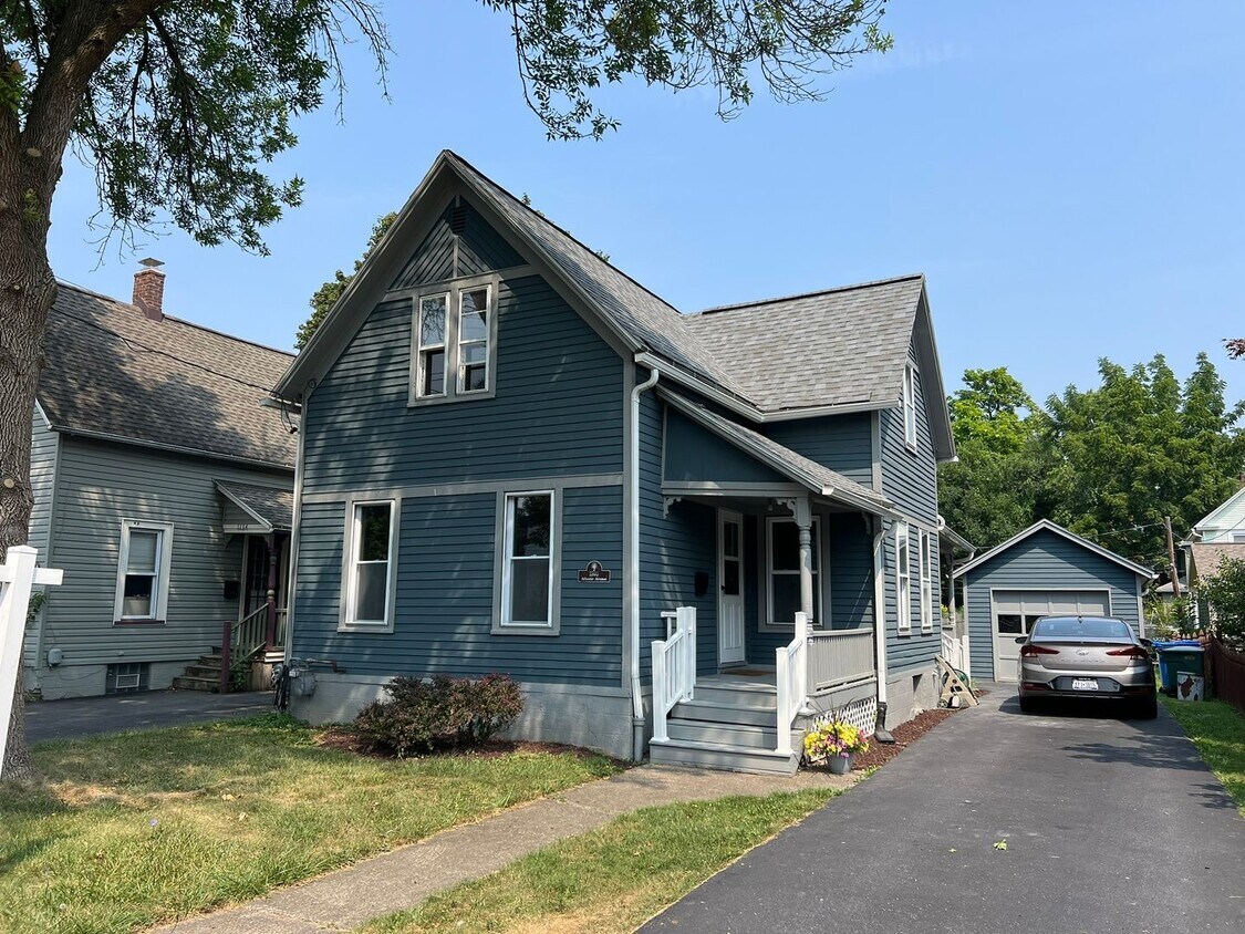 Foto principal - Single Family Home - Available - Will not ...