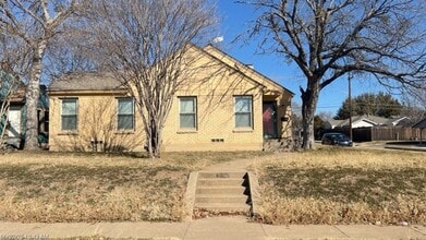 Building Photo - 4600 Calmont Ave