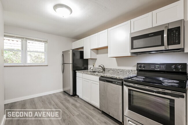 Building Photo - 37 Glenview Ave