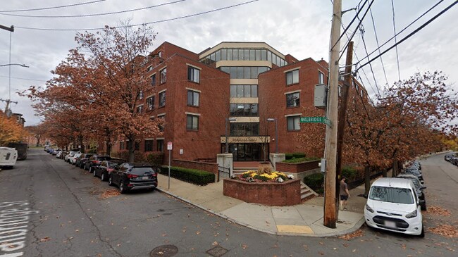 Foto del edificio - 85 Brainerd Rd