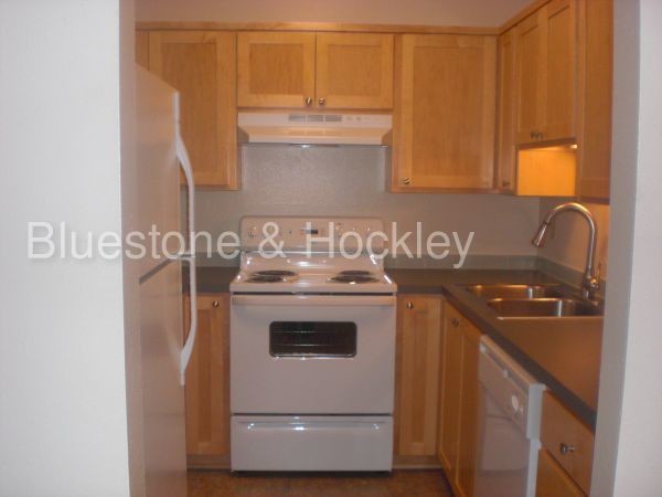Building Photo - 6403 NE Glisan St