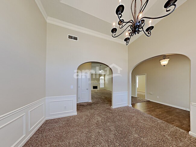 Building Photo - 800 Colwell Lane