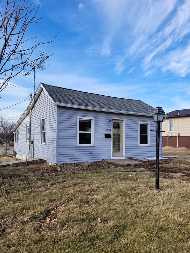 Building Photo - 1306 6th Ave
