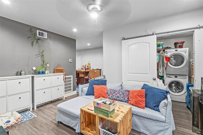 Foto del edificio - 4630 Woodside St