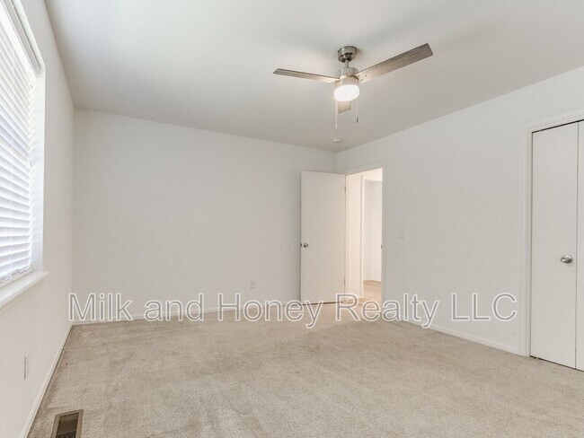 Foto del edificio - 3004 Kent Dr